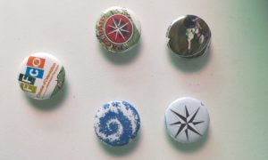 BADGES BROCHES OU AIMANTS