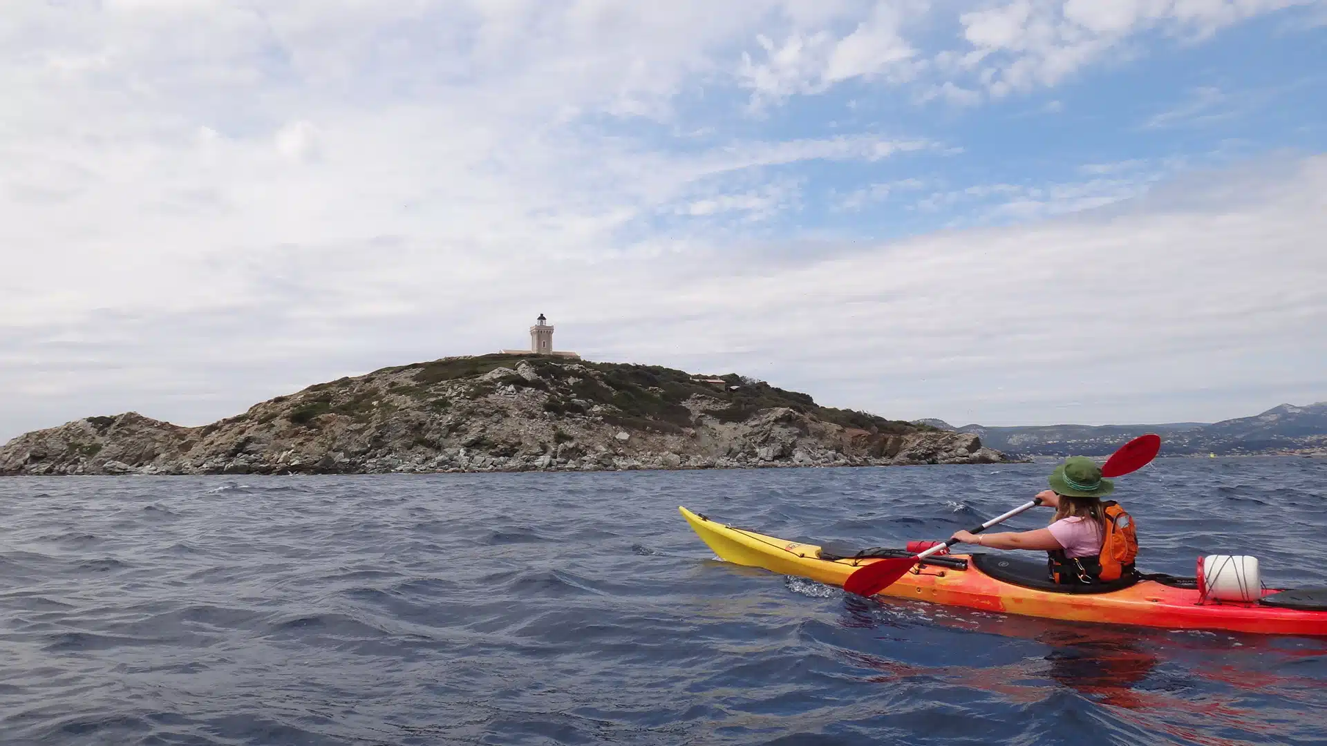 embiez in kayak da mare teambulding Costa rocciosa e mare Insenature isolate Embiez Spiaggia e pineta Embiez Panorama del mare e delle isole Sentieri costieri Embiez Isole Embiez preservate