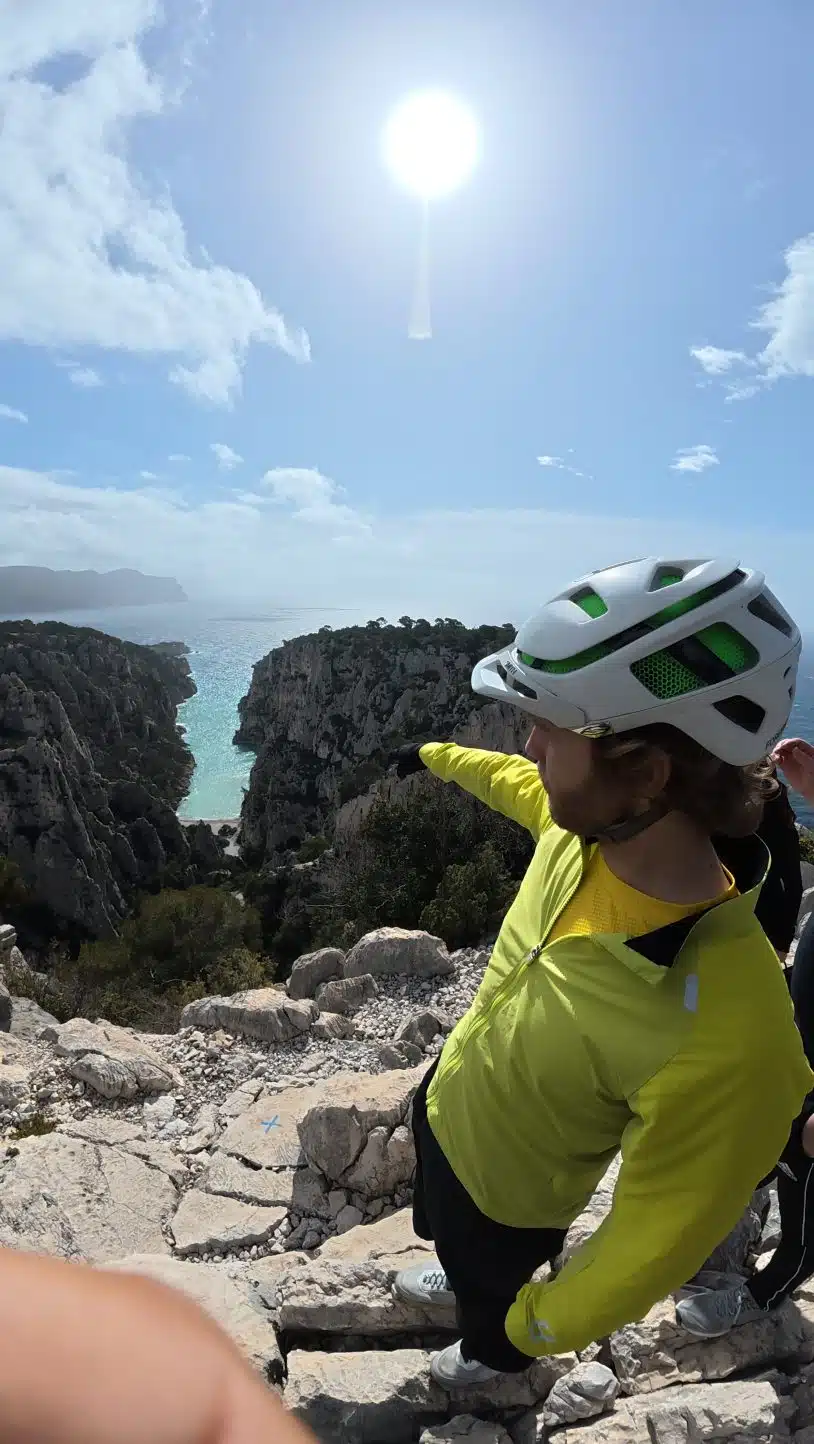 Mountain bike Cassis, mountain bike Calanques, mountain bike elettrica Cassis, mountain bike Cassis, tour guidato in mountain bike, mountain bike Calanques Provence, attività sportiva Cassis, mezza giornata in mountain bike, giornata in mountain bike, mountain bike in Provenza, mountain bike costa mediterranea.